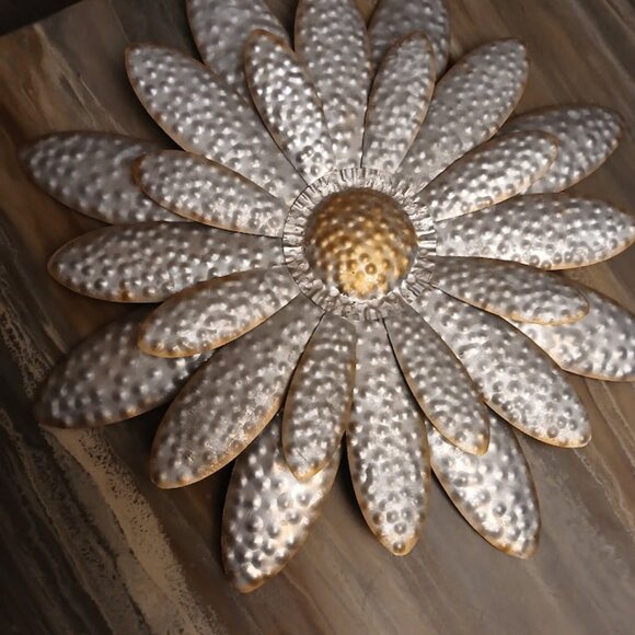 2 Tin Flower Decor Set Silver& Gold Petals Wall Hanging Light Weight 11" Round - Picture 5 of 6